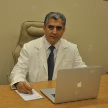 Prof. Dr. Bülent Düz — Beyin Ve Sinir Cerrahisi, İstanbul. Portre fotoğrafı.