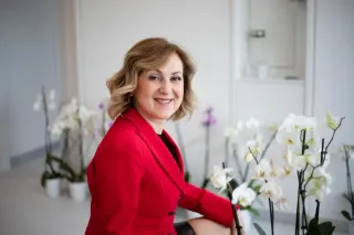 Prof. Dr. Yonca Aydın Akova profilinde yer alan galeri fotoğrafı.