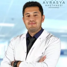 Uzm. Dr. Coşgun Hüseynov — Üroloji, İstanbul. Portre fotoğrafı.