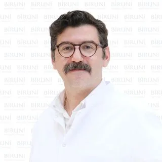 Op. Dr. Nadi Nazım Öztürk — Genel Cerrahi, Küçükçekmece, İstanbul. Portre fotoğrafı.