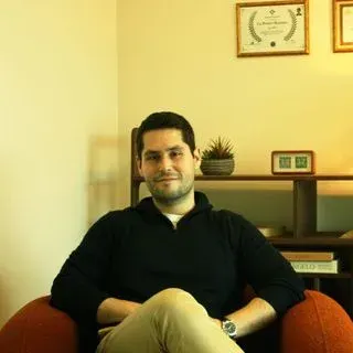 Uzm. Dr. Çınar Mete — Psikiyatri, Ankara. Portre fotoğrafı.