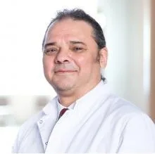 Prof. Dr. Gültekin Sıtkı Çeçen — Ortopedi Ve Travmatoloji, İstanbul. Portre fotoğrafı.
