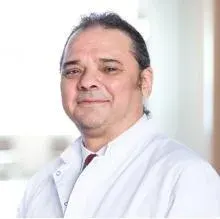 Prof. Dr. Gültekin Sıtkı Çeçen — Ortopedi Ve Travmatoloji, İstanbul. Portre fotoğrafı.