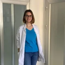 Dt. Tuba Kesilmez — Diş Hekimi, Osmaniye. Portre fotoğrafı.