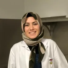 Dyt. Esma Nur Dağ — Diyetisyen, İstanbul. Portre fotoğrafı.