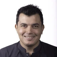 Doç. Dr. Önder Gürlek — İzmir. Portre fotoğrafı.