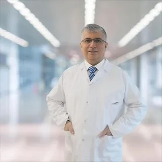 Op. Dr. İsmail Yılmaz — Üroloji. Portre fotoğrafı.