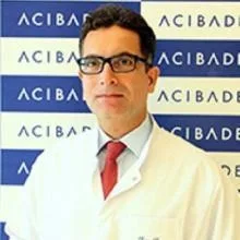 Prof. Dr. Cem Aygün — Üsküdar, İstanbul. Portre fotoğrafı.