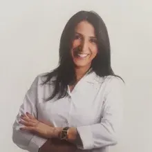 Uzm. Dt. Ayşegül Yalçın Akaydın — Çekmeköy, İstanbul. Portre fotoğrafı.