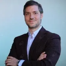 Doç. Dr. Burak Ersoy — Plastik Rekonstrüktif Ve Estetik Cerrahi, İstanbul. Portre fotoğrafı.