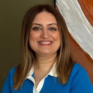 Psk. Dr. Hülya Ayhan — Psikoloji, İstanbul. Portre fotoğrafı.