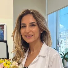 Uzm. Dr. Oya Yeşim Hacımustafaoğlu Utkan — Dermatoloji, İstanbul. Portre fotoğrafı.