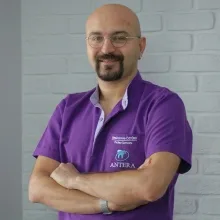Dr. Dt. Emre Öztürk — Muratpaşa, Antalya. Portre fotoğrafı.