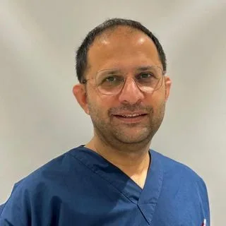 Uzm. Dr. Kenan Delil — Tıbbi Genetik, Ataşehir, İstanbul. Portre fotoğrafı.