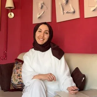 Psk. Merve Hilal Sopalı — Psikoloji, Mersin. Portre fotoğrafı.