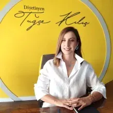 Dyt. Tuğçe Kılıç — Diyetisyen, Bursa. Portre fotoğrafı.