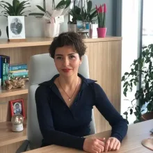 Uzm. Dr. Emel Kartaloğlu — Çocuk Sağlığı Ve Hastalıkları, Ankara. Portre fotoğrafı.