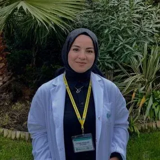 Kl. Psk. Şeymanur Karaduman — Psikoloji, Adana. Portre fotoğrafı.