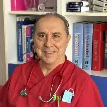 Uzm. Dr. Serdar Şahin — Çocuk Sağlığı Ve Hastalıkları, İstanbul. Portre fotoğrafı.