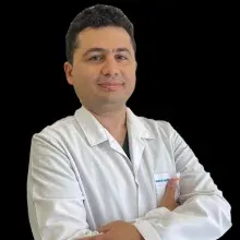 Op. Dr. Özgür İlhan — Göz Hastalıkları, Antalya. Portre fotoğrafı.