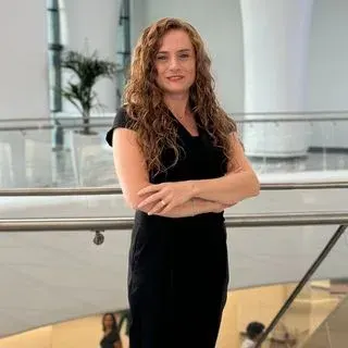 Op. Dr. Elif Şahin — Kadın Hastalıkları Ve Doğum, Nilüfer, Bursa. Portre fotoğrafı.