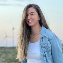 Uzm. Dkt. Işıl Özdemir — Dil ve Konuşma Terapisi, Aydın. Portre fotoğrafı.