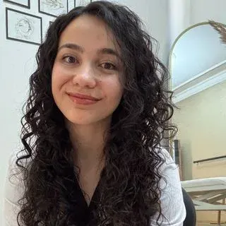 Fzt. Rabia Şimşek Öztürk — Fizyoterapi Ve Rehabilitasyon, Kayseri. Portre fotoğrafı.