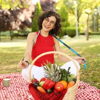 Dyt. Büşra Erol — Diyetisyen, Etimesgut, Ankara. Portre fotoğrafı.