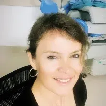 Dr. Birsen Başar Çöktü — Kadın Hastalıkları Ve Doğum. Portre fotoğrafı.