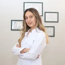 Dyt. Begüm Büyükmesçi — Diyetisyen. Portre fotoğrafı.