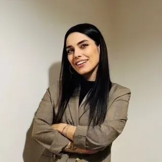 Kl. Psk. Cansu Ecem Kesgin — Psikoloji, İstanbul. Portre fotoğrafı.