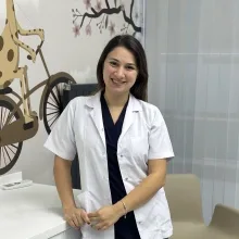 Dr. Dt. Betül Büşra Ursavaş — Çocuk Diş Hekimliği (Pedodonti), Ankara. Portre fotoğrafı.