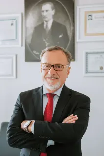 Prof. Dr. Enver İhtiyar profilinde yer alan galeri fotoğrafı.