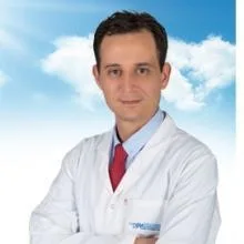 Uzm. Dr. Atakan Yanıkoğlu — Kardiyoloji, Antalya. Portre fotoğrafı.