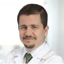 Op. Dr. Onursal Gözkaya — Göz Hastalıkları, Antalya. Portre fotoğrafı.