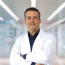 Prof. Dr. Cem Hasan Razi — Çankaya, Ankara. Portre fotoğrafı.