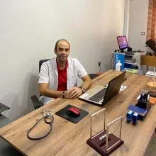 Uzm. Dr. Aydın Kaya — Nöroloji, Balıkesir. Portre fotoğrafı.