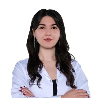 Psk. Zeynep Şimşek — Psikoloji, İstanbul. Portre fotoğrafı.