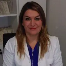 Op. Dr. Demet Çakmak — Kadın Hastalıkları Ve Doğum, İstanbul. Portre fotoğrafı.