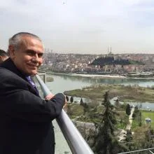 Dt. Mehmet Dedeoğlu — Diş Hekimi, İstanbul. Portre fotoğrafı.