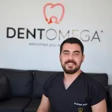 Dt. Ali Berk Akyüz — Diş Hekimi, Bayraklı, İzmir. Portre fotoğrafı.