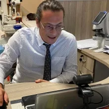Doç. Dr. Fatih Aslan — Göz Hastalıkları, Antalya. Portre fotoğrafı.