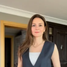 Nesrin Acicbe — Aile Danışmanlığı, İstanbul. Portre fotoğrafı.