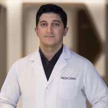Op. Dr. Rumil Babayev — Göz Hastalıkları, Üsküdar, İstanbul. Portre fotoğrafı.