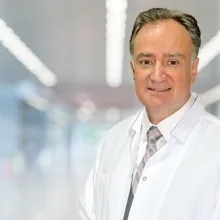 Prof. Dr. Akın Tarım — Genel Cerrahi, Seyhan, Adana. Portre fotoğrafı.