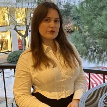 Psk. Dilara Şentürk — Psikoloji, İzmir. Portre fotoğrafı.