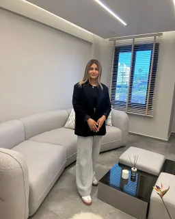 Psk. Elif Asya Şafak profilinde yer alan galeri fotoğrafı.