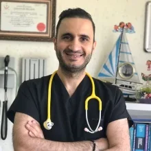 Uzm. Dr. Arda Yel — Çocuk Sağlığı Ve Hastalıkları, Kayapınar, Diyarbakır. Portre fotoğrafı.