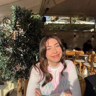 Psk. Yüksel Mihra Özçelik — İstanbul. Portre fotoğrafı.