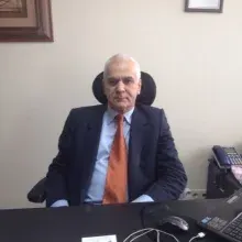 Op. Dr. Sadık Karakaya — Plastik Rekonstrüktif Ve Estetik Cerrahi, Adana. Portre fotoğrafı.